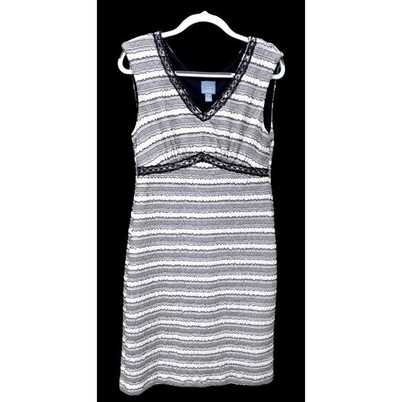 Rabbit Rabbit Rabbit Designs V-Neck Ruffle Dress Size 10 - Picture 4 of 10